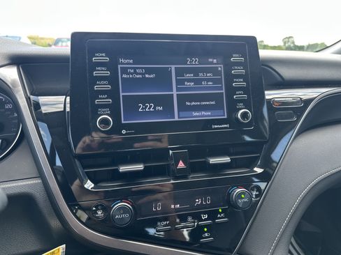 Used 2024 Toyota Camry SE FWD image 17
