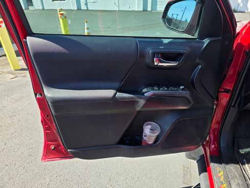 Used 2018 Toyota Tacoma TRD Sport w/ Technology Package RWD image 10