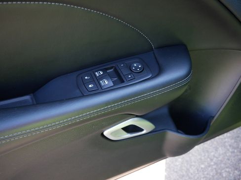 Used 2015 Dodge Challenger R/T Scat Pack w/ Leather Interior Group RWD image 19