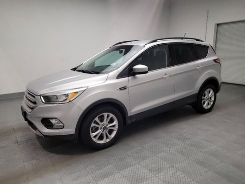 Used 2018 Ford Escape SE w/ SE Sync 3 Package FWD image 2