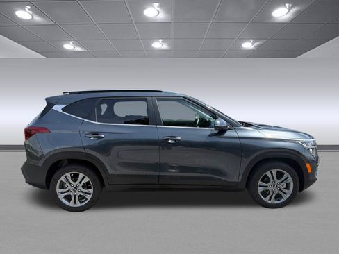 Used 2023 Kia Seltos S w/ Navigation Package FWD image 6