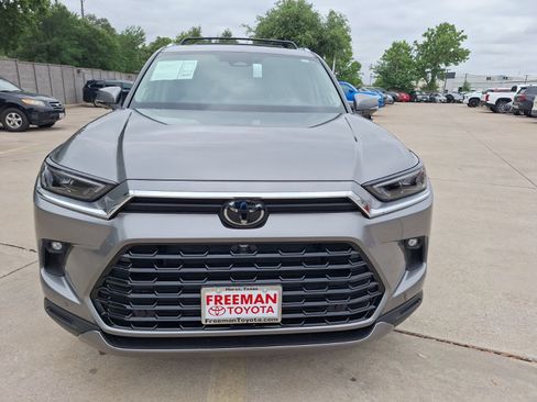 Used 2026 Toyota Grand Highlander AWD image 9