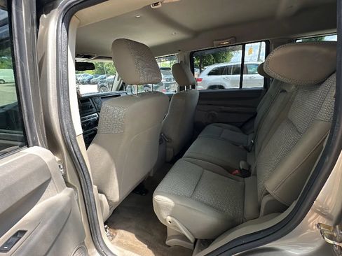 Used 2006 Jeep Commander 4WD image 16