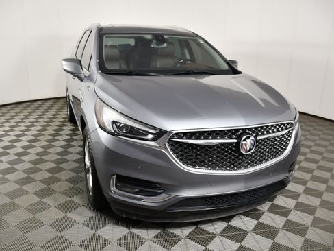 Used 2018 Buick Enclave Avenir w/ Avenir Technology Package AWD/4WD image 3