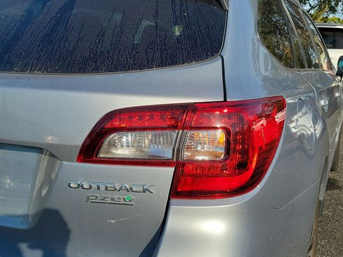 Used 2017 Subaru Outback 2.5i Limited image 10