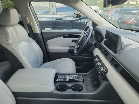 Used 2024 Honda Pilot EX-L image 3