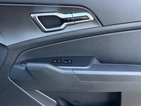 New 2026 Kia Sportage LX FWD image 21