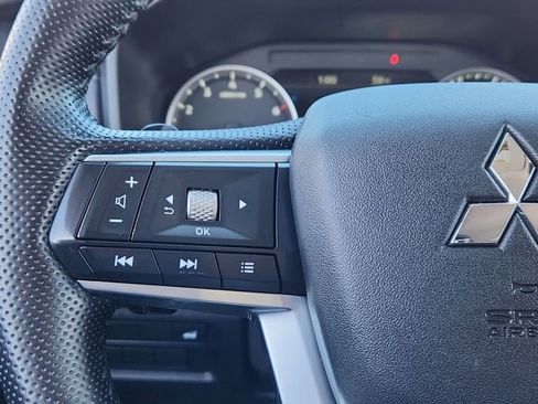 Used 2024 Mitsubishi Outlander SE image 40