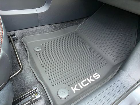 New 2026 Nissan Kicks SR w/ Cold Weather Package image 15