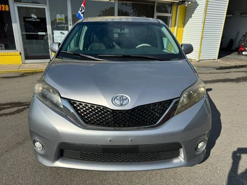 Used 2013 Toyota Sienna SE FWD image 13