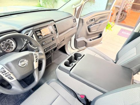 Used 2017 Nissan Titan S AWD/4WD image 9