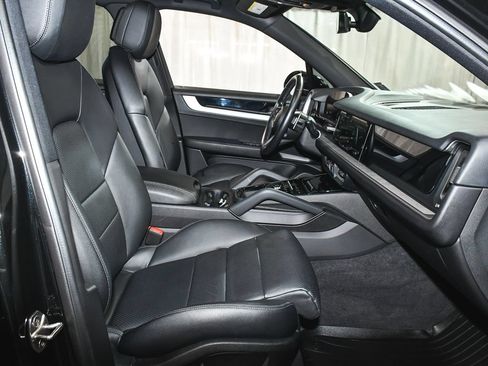 Used 2024 Porsche Cayenne AWD/4WD image 52
