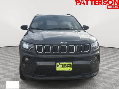 Used 2024 Jeep Compass Latitude AWD/4WD image 2