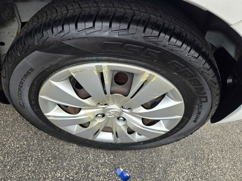 Used 2013 Toyota Yaris L FWD image 23