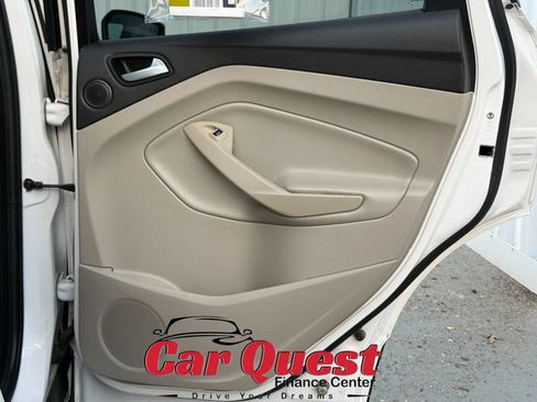 Used 2018 Ford Escape Titanium w/ Ford Safe & Smart Package FWD image 17