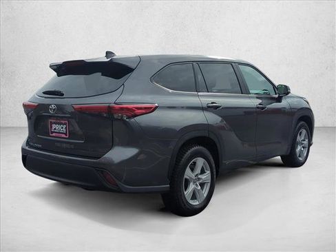 Used 2023 Toyota Highlander L image 5