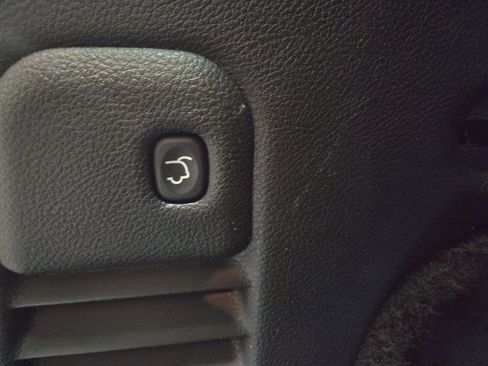 Used 2018 Jeep Grand Cherokee Altitude image 15