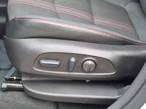 Used 2023 Chevrolet Equinox RS AWD/4WD image 22