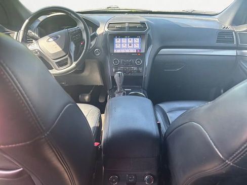 Used 2019 Ford Explorer XLT w/ Equipment Group 202A AWD/4WD image 10