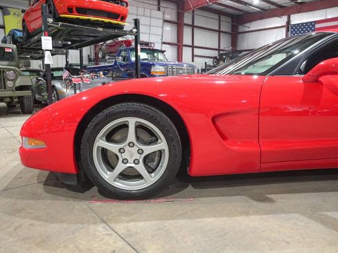 Used 2001 Chevrolet Corvette Coupe RWD image 3