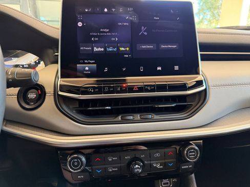 Used 2025 Jeep Compass Limited image 17