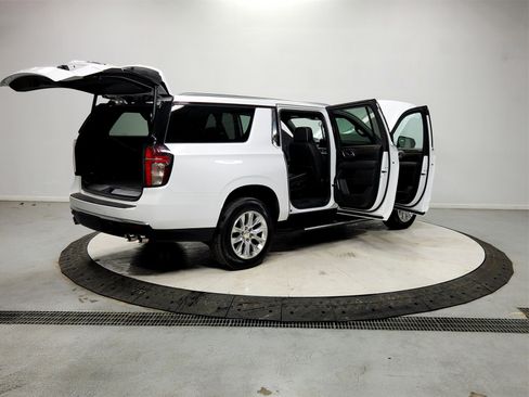Used 2023 Chevrolet Suburban Premier image 15