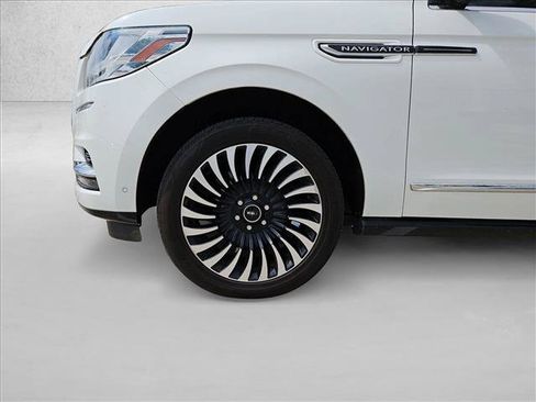 Used 2021 Lincoln Navigator Black Label w/ Cargo Convenience Package AWD/4WD image 25