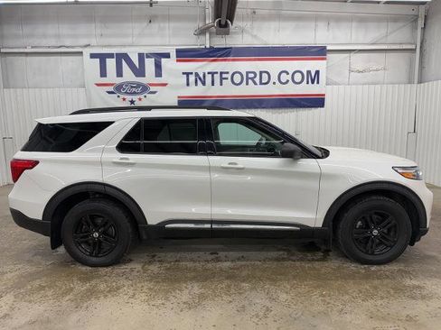 Certified 2023 Ford Explorer XLT image 1