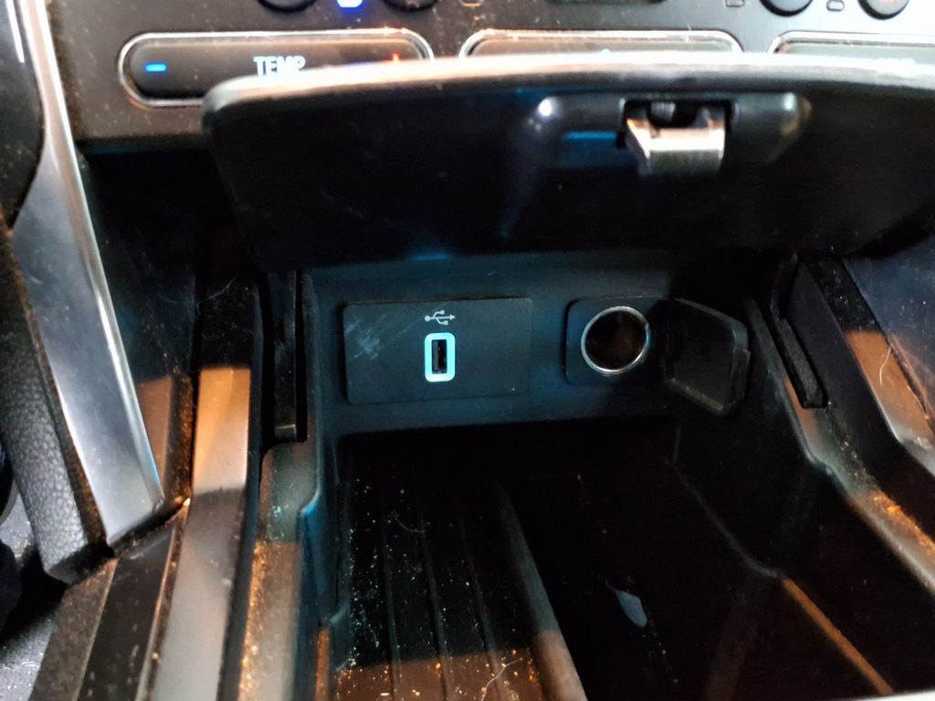 Used 2018 Ford Explorer Limited w/ Ford Safe & Smart Package FWD image 28