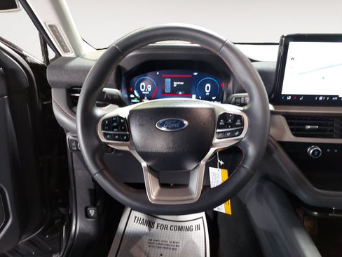 Used 2025 Ford Explorer Active RWD image 13