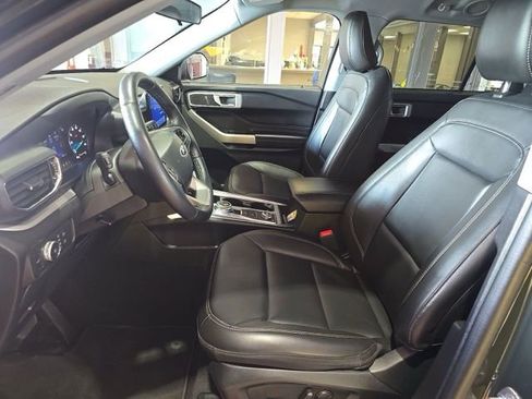 Used 2022 Ford Explorer XLT w/ Equipment Group 202A AWD/4WD image 6