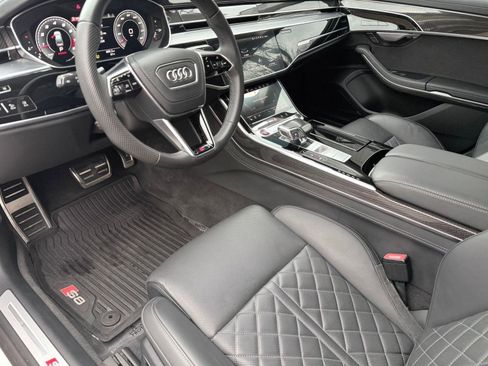 Used 2022 Audi S8 image 4