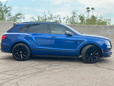 Used 2017 Bentley Bentayga AWD/4WD image 2