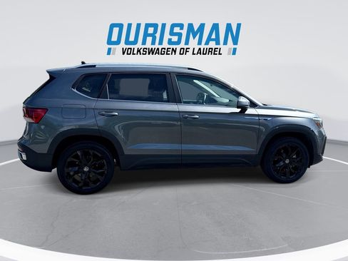 Used 2023 Volkswagen Taos SE w/ Panoramic Sunroof Package FWD image 9