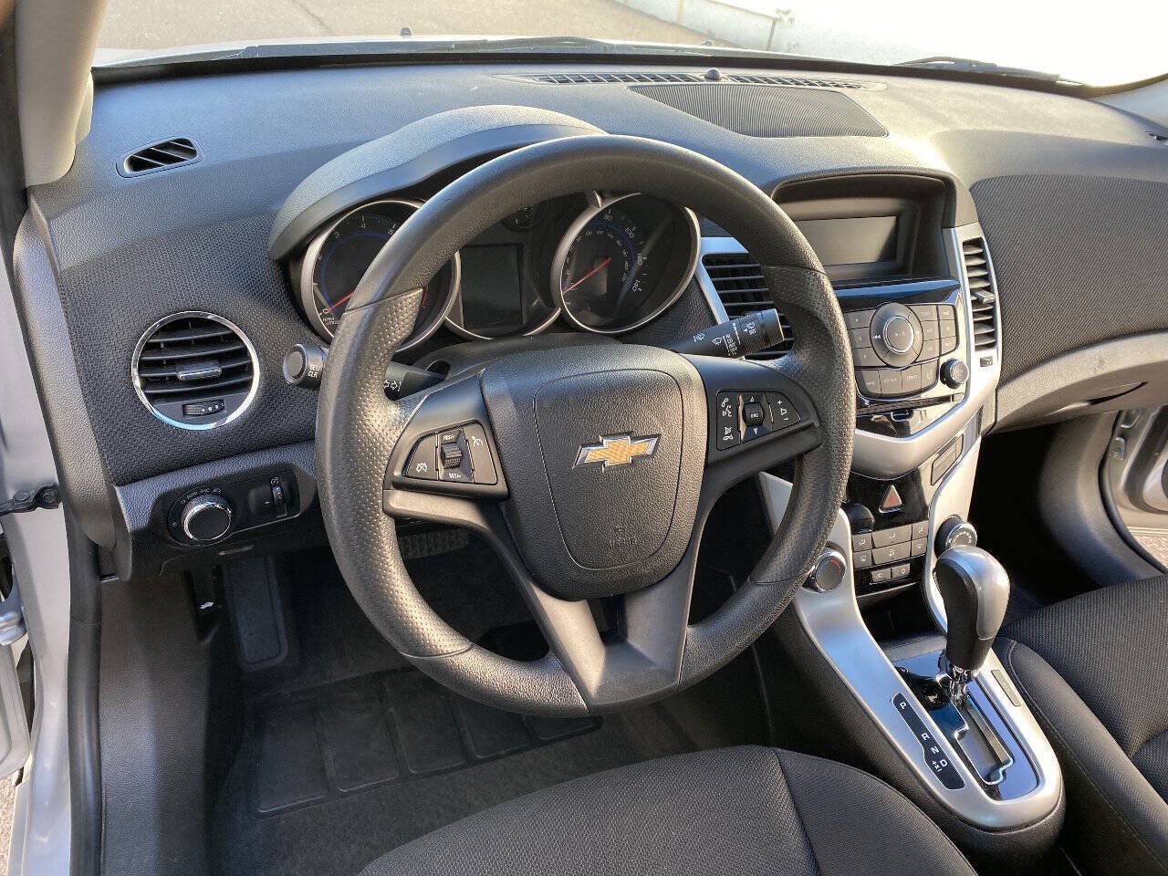 Used 2016 Chevrolet Cruze LT FWD image 25