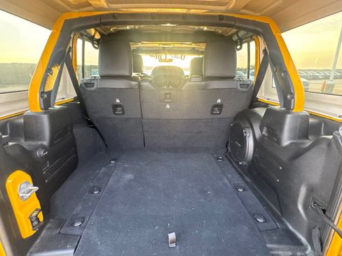 Used 2019 Jeep Wrangler Unlimited Sahara AWD/4WD image 31