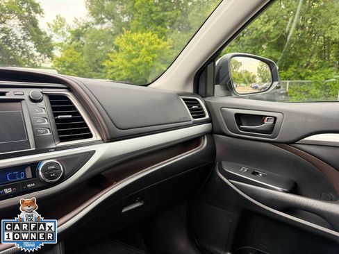 Used 2016 Toyota Highlander Plus AWD/4WD image 29