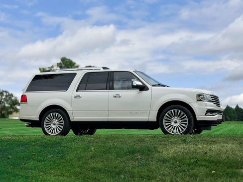 Used 2015 Lincoln Navigator L 4WD w/ Equipment Group 101A Reserve image 5