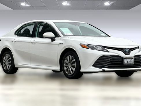 Used 2019 Toyota Camry LE image 6