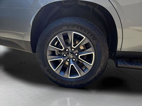 Used 2024 Chevrolet Tahoe Z71 w/ Luxury Package image 15