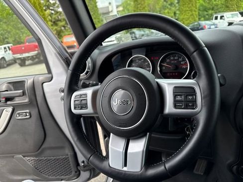 Used 2015 Jeep Wrangler Unlimited Rubicon AWD/4WD image 20