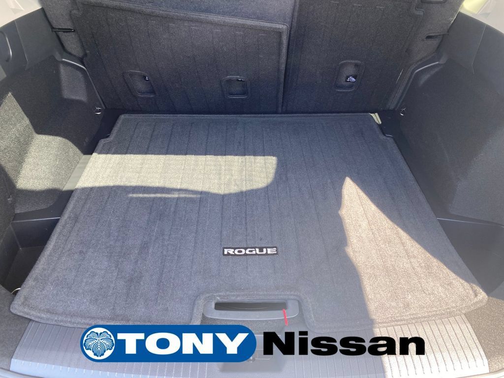Used 2023 Nissan Rogue SV FWD image 29