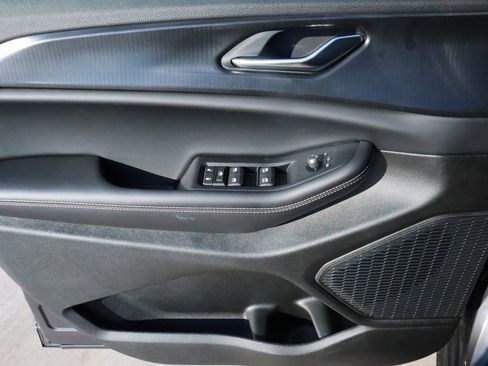 New 2025 Jeep Grand Cherokee Altitude image 16