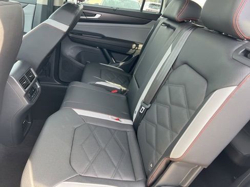 New 2026 Volkswagen Atlas Peak Edition image 9