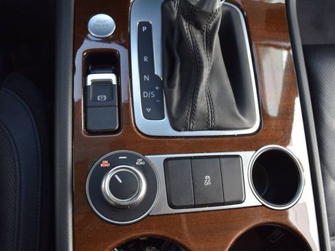 Used 2016 Volkswagen Touareg TDI AWD/4WD image 58