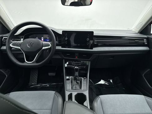 Used 2025 Volkswagen Jetta SE w/ Sunroof Package FWD image 14