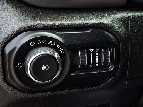 Certified 2020 Jeep Wrangler Sport AWD/4WD image 25