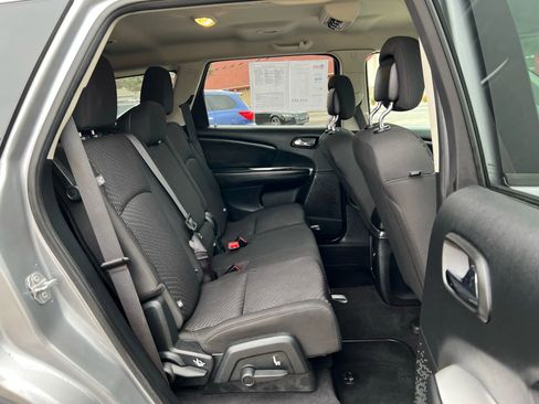 Used 2018 Dodge Journey SE w/ Popular Equipment Group FWD image 21