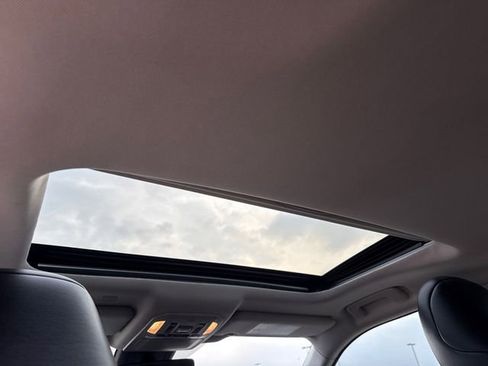 Used 2021 Toyota Highlander Limited FWD image 17