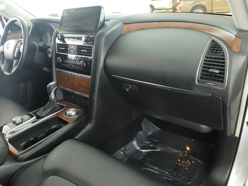 Used 2024 Nissan Armada SL w/ Captain's Chairs Package image 21